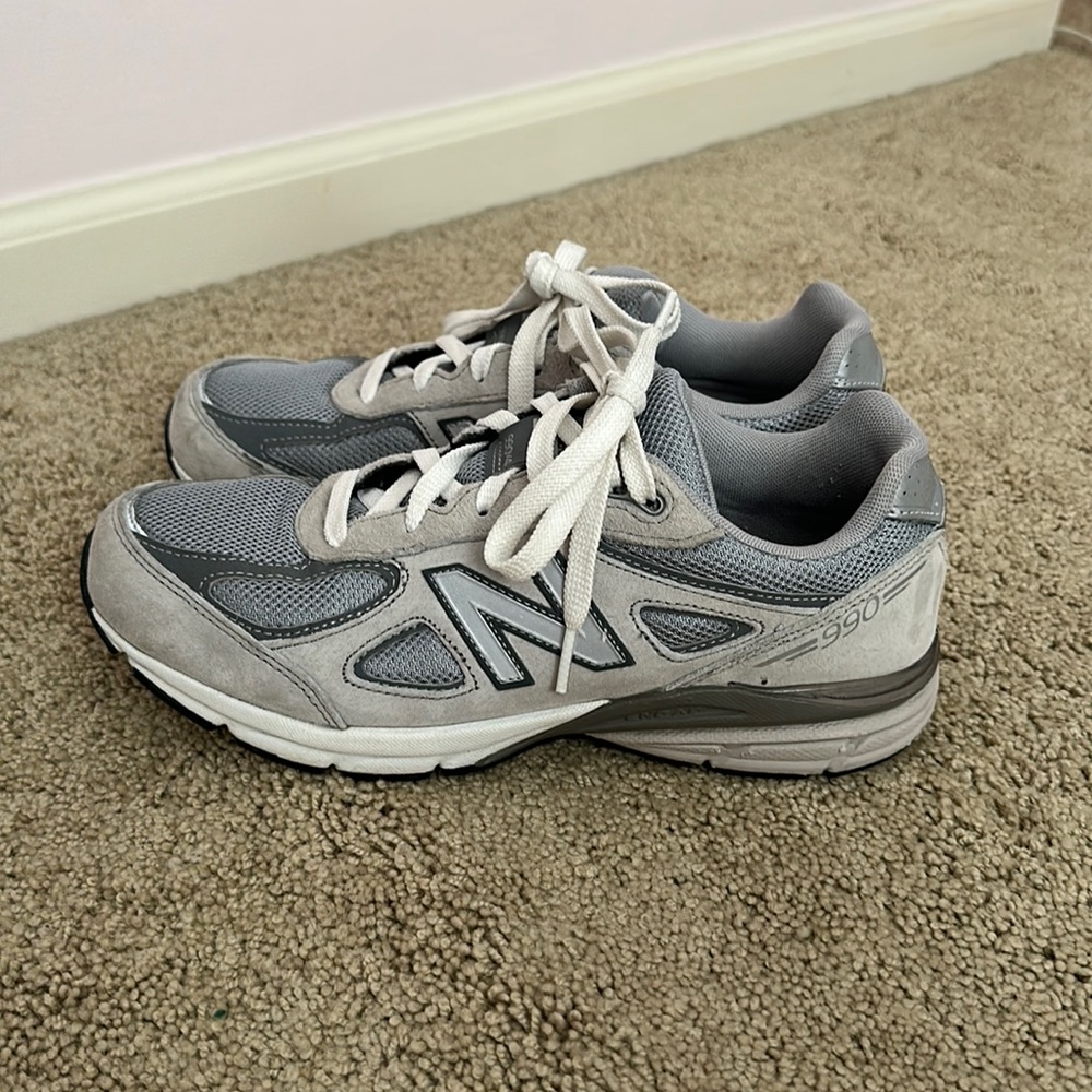 New Balance 990v4 - Men’s 7/Women’s 9